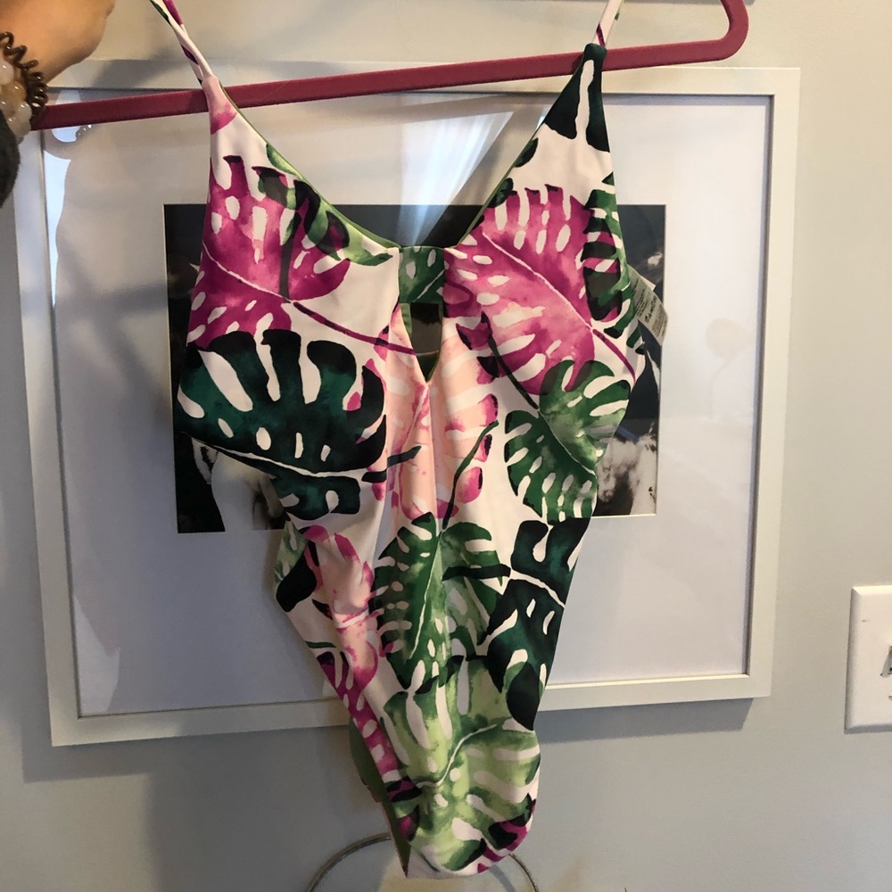 One piece swim suit